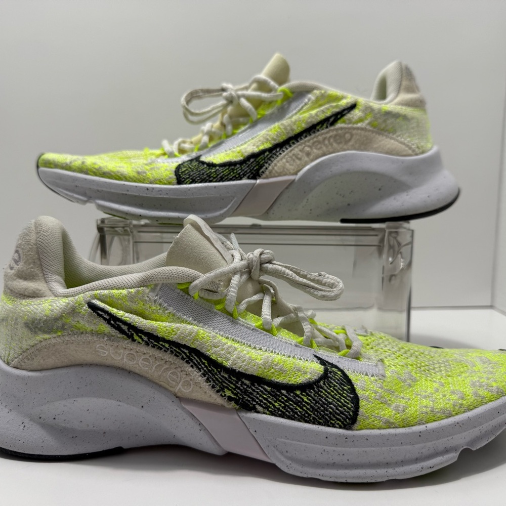 Nike Men's Athletic Shoes in Neon Yellow and Black